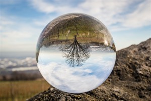 glass-sphere-1547291_1280.jpg