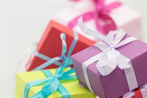 gifts-570821.jpg